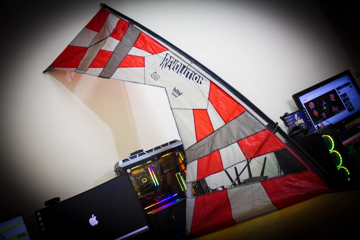 REVOLUTION 1.5 JOHN BARRESI SIGNATURE SERIES KITE